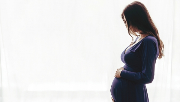 woman carrying baby from kingwood ivf with gestational surrogate 