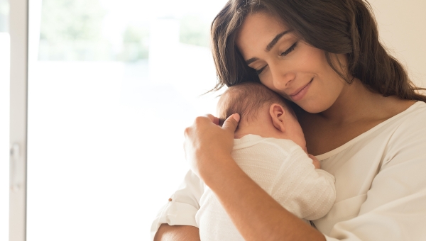 Mother holding baby after successful assisted hatching and north Houston IVF treatment
