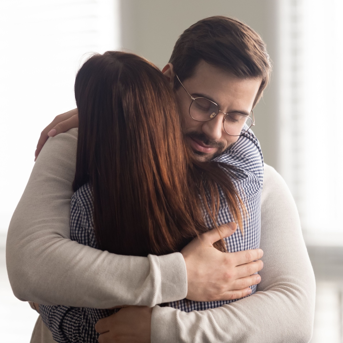 A man supporting a woman going through the Woodlands IVF